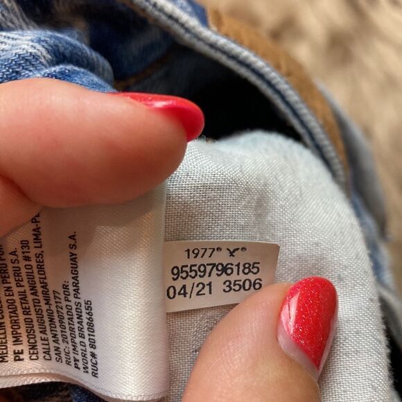 American Eagle Mom Ripped Strait Leg Jean distressed Cotton Light-wash High-rise - Picture 9 of 13